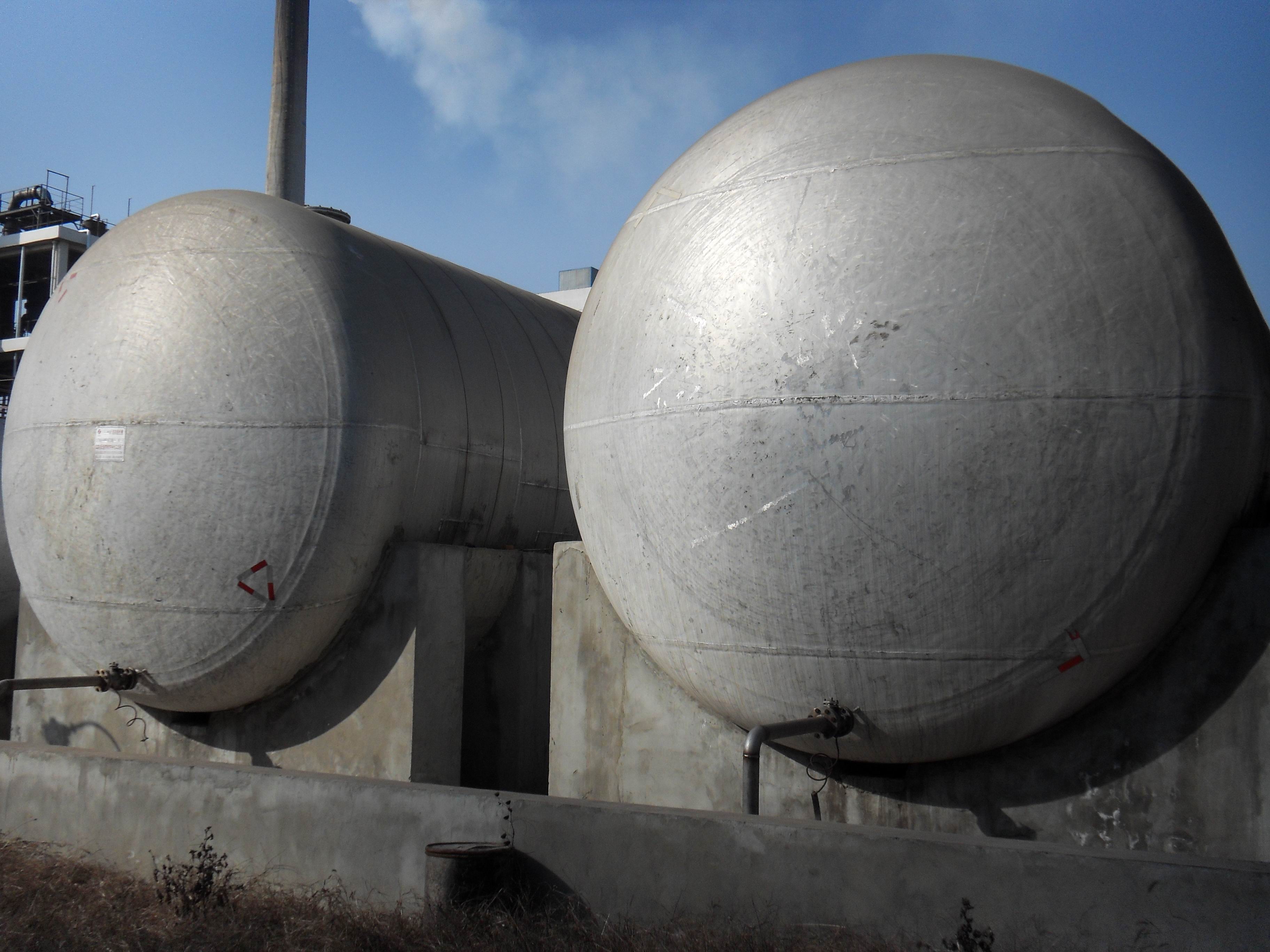 八一化(huà)工360立方硝酸(suān)儲罐