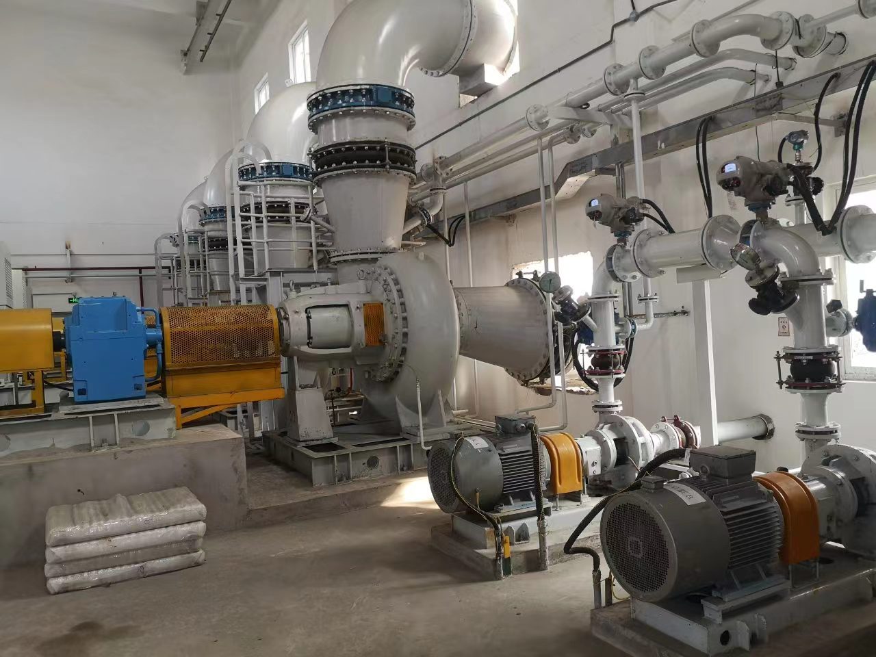 濟甯(ning)華源電熱廠(chǎng)安裝脫硫泵(beng)